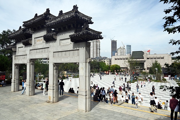 假日期间，云龙山、博物馆景区游人如织。本报记者 刘冰 摄_proc.jpg